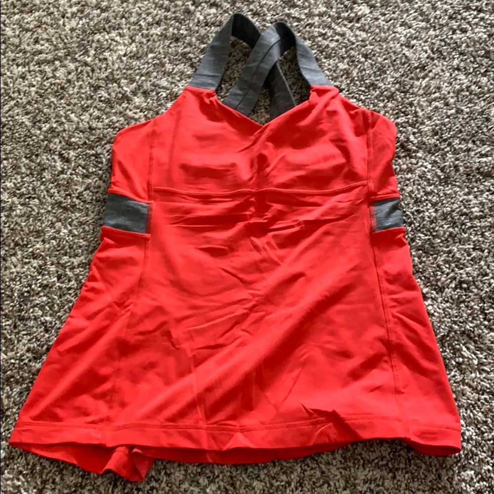 Lululemon workout top size 6